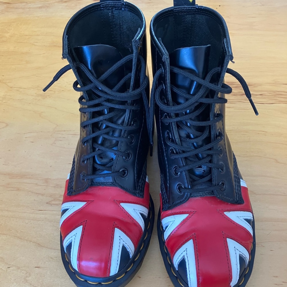 Rare Doc Martens 10950 Women’s Union Jack British Flag Boots Size 8/7 Mens US